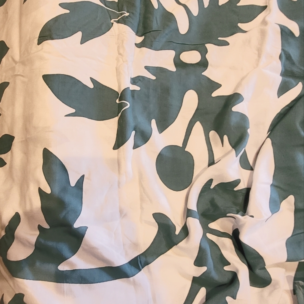 Lauhala Hawaiian Sarong. Turquoise and White